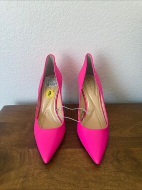 Jessica Simpson Neon Pink Pointed Toe Pumps